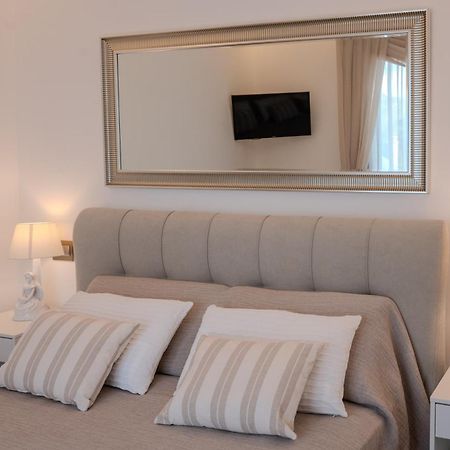 La Chicca Sicily Holiday House คาสเตลโมลา ภายนอก รูปภาพ