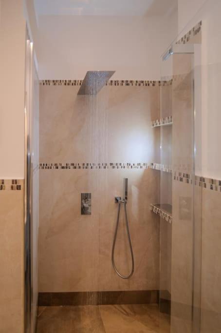 La Chicca Sicily Holiday House คาสเตลโมลา ภายนอก รูปภาพ
