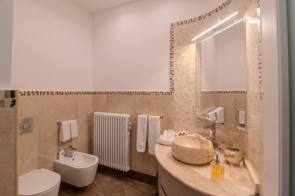 La Chicca Sicily Holiday House คาสเตลโมลา ภายนอก รูปภาพ
