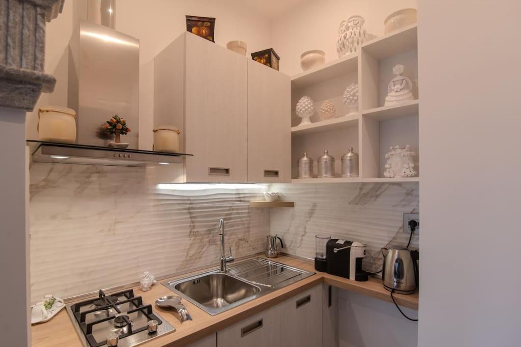 La Chicca Sicily Holiday House คาสเตลโมลา ภายนอก รูปภาพ