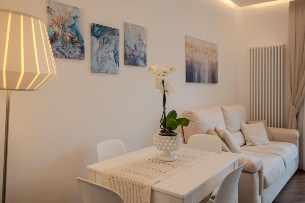 La Chicca Sicily Holiday House คาสเตลโมลา ภายนอก รูปภาพ