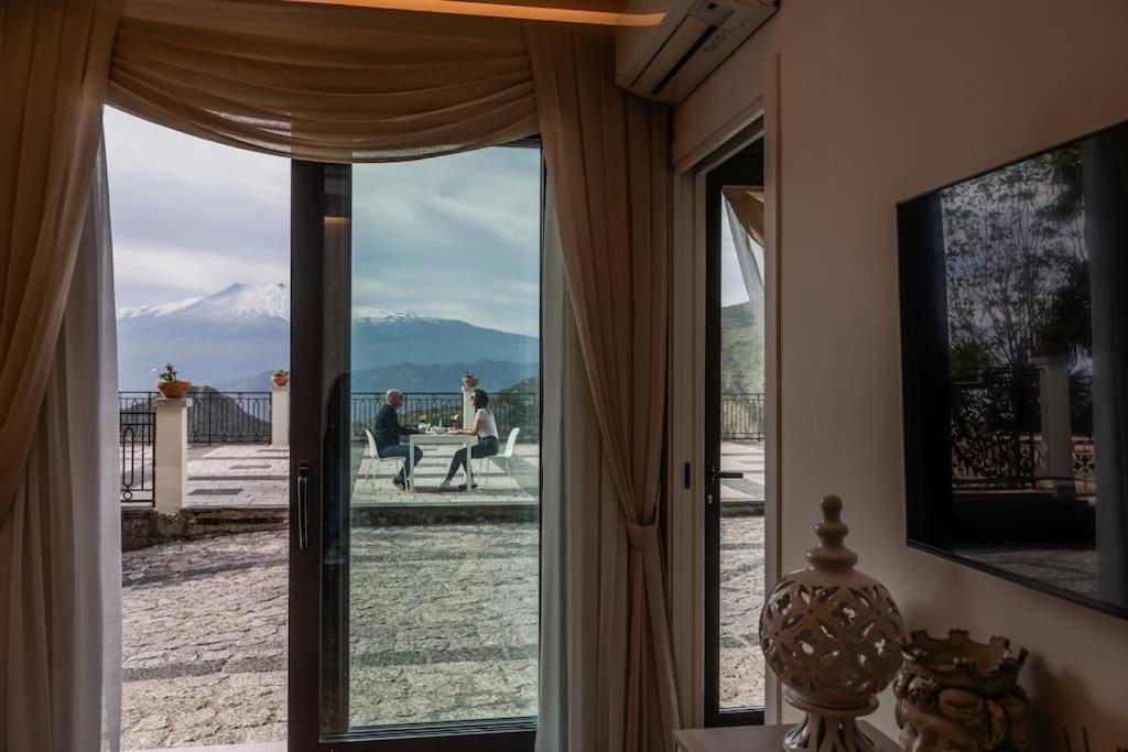 La Chicca Sicily Holiday House คาสเตลโมลา ภายนอก รูปภาพ