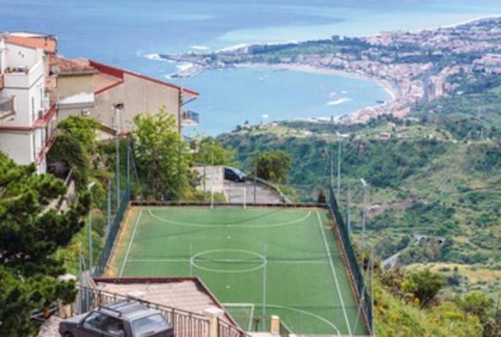 La Chicca Sicily Holiday House คาสเตลโมลา ภายนอก รูปภาพ