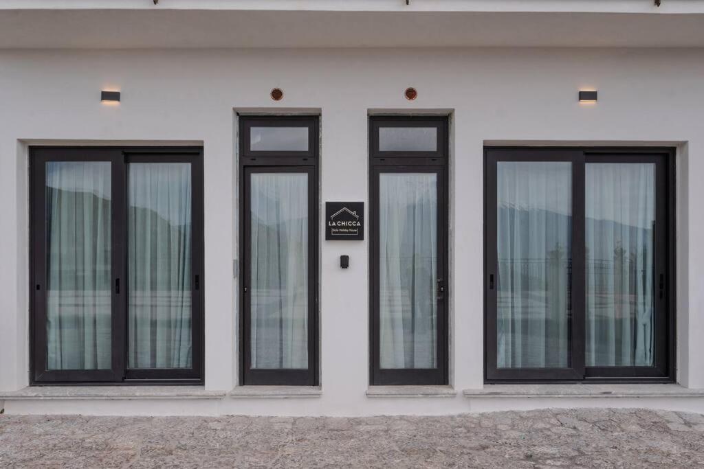 La Chicca Sicily Holiday House คาสเตลโมลา ภายนอก รูปภาพ