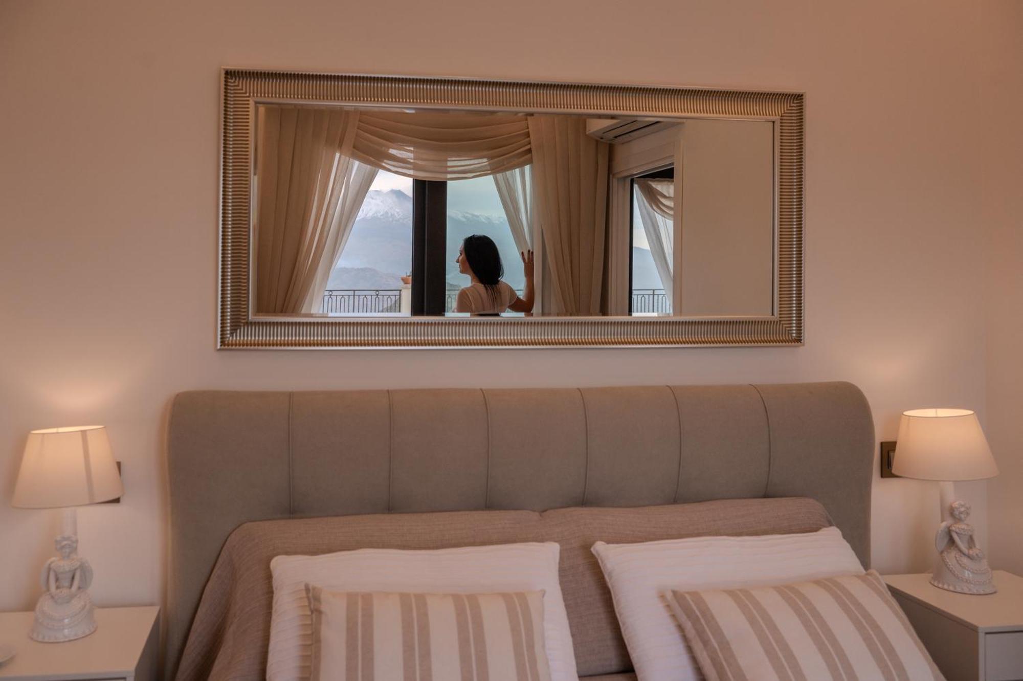 La Chicca Sicily Holiday House คาสเตลโมลา ภายนอก รูปภาพ