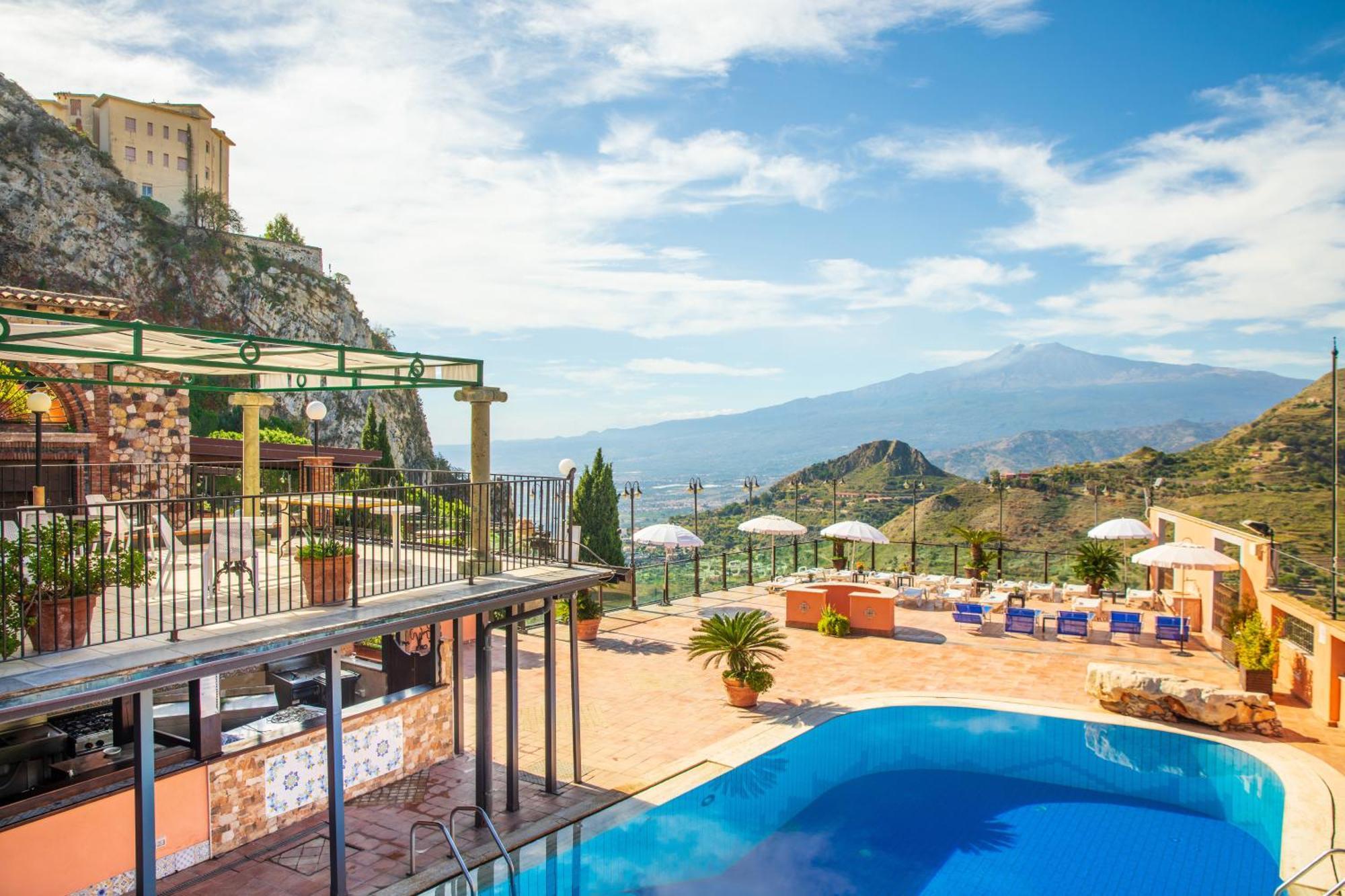 La Chicca Sicily Holiday House คาสเตลโมลา ภายนอก รูปภาพ