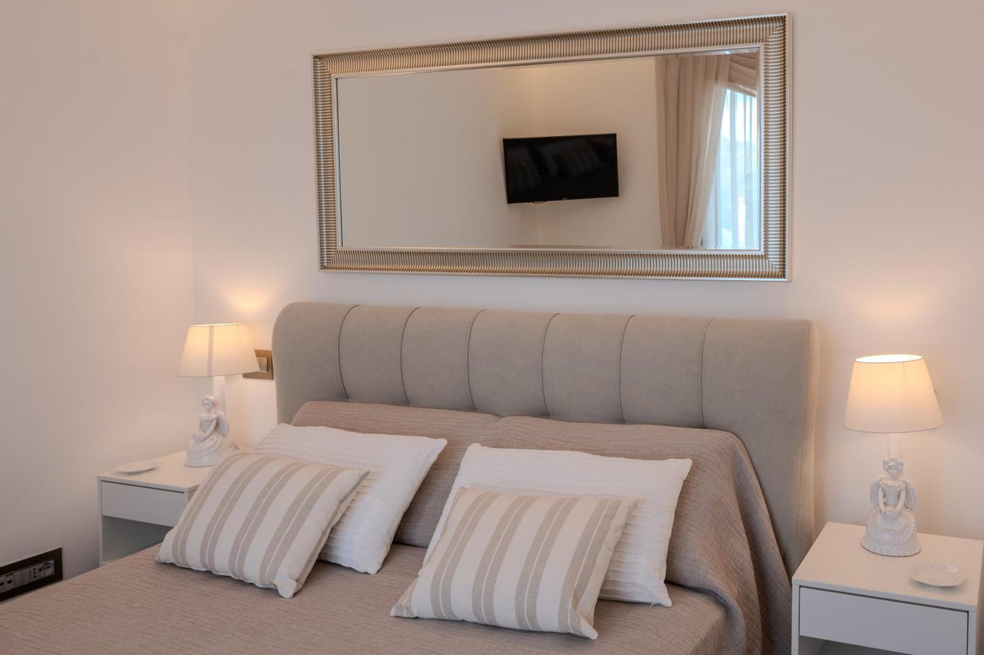 La Chicca Sicily Holiday House คาสเตลโมลา ภายนอก รูปภาพ
