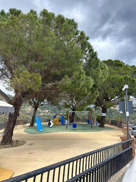 La Chicca Sicily Holiday House คาสเตลโมลา ภายนอก รูปภาพ