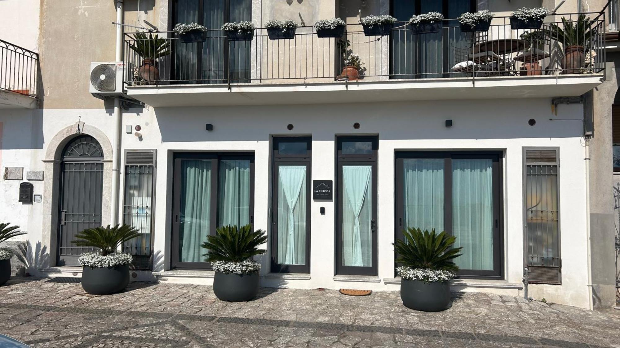 La Chicca Sicily Holiday House คาสเตลโมลา ภายนอก รูปภาพ
